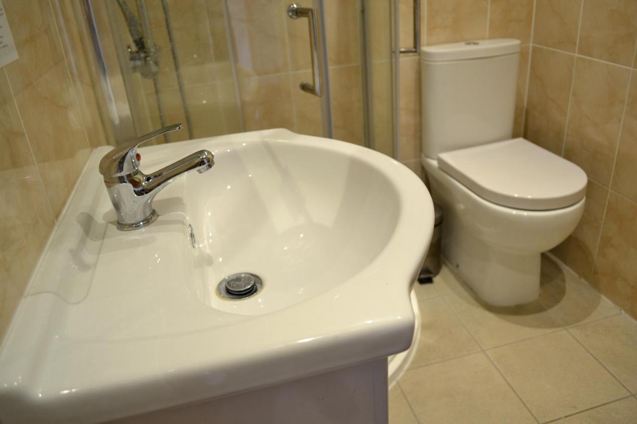 Pepper Street Rooms Whitchurch  Dış mekan fotoğraf